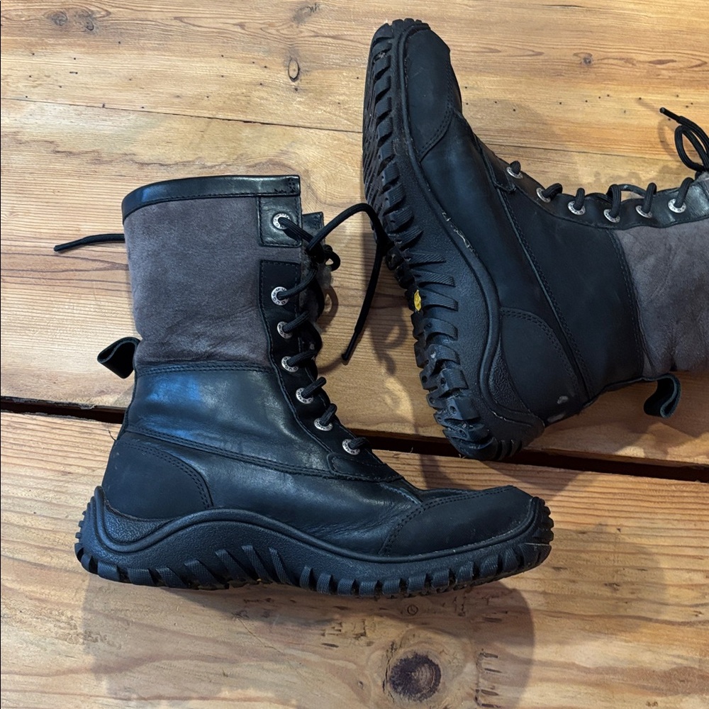 UGG Vibram 7.5 Black & Gray Adirondack II Boot Winter Rated Sheepskin Wool Liner